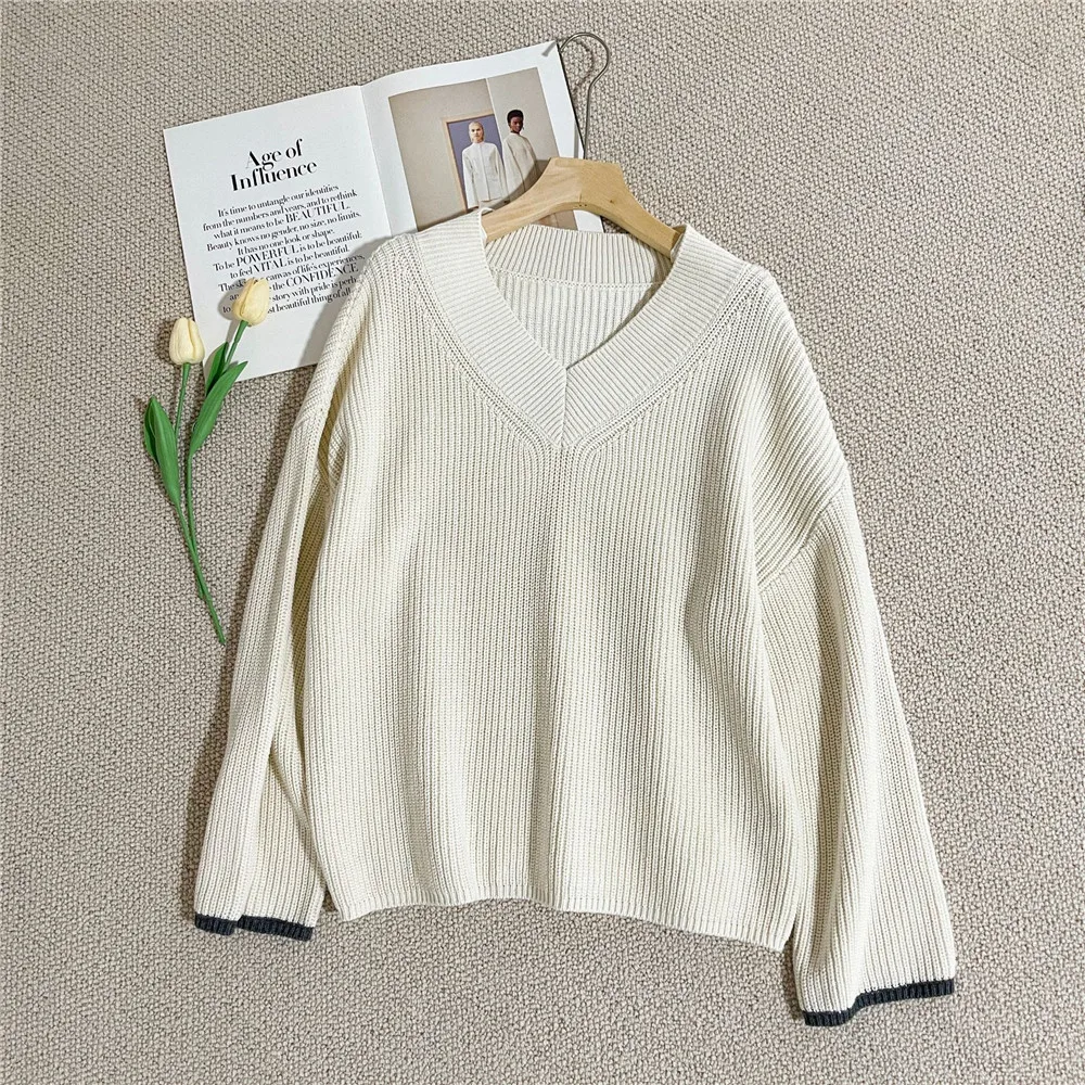 25 New European And American Light Luxury Fashion Versatile, Slimming Temperament V-neck women's Knitted Top 
25 New European And American Light Luxury Fashion Versatile, Slimming Temperament V-neck women's Knitted Top