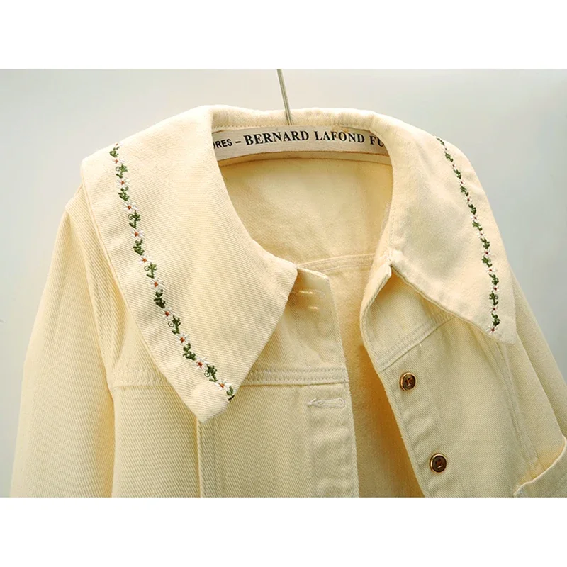 Embroidery Flower Denim Jacket Women Slim Short Cowboy Outerwear Spring Autumn Peter Pan Collar Big Pocket Jeans Jacket Female
Embroidery Flower Denim Jacket Women Slim Short Cowboy Outerwear Spring Autumn Peter Pan Collar Big Pocket Jeans Jacket Female
