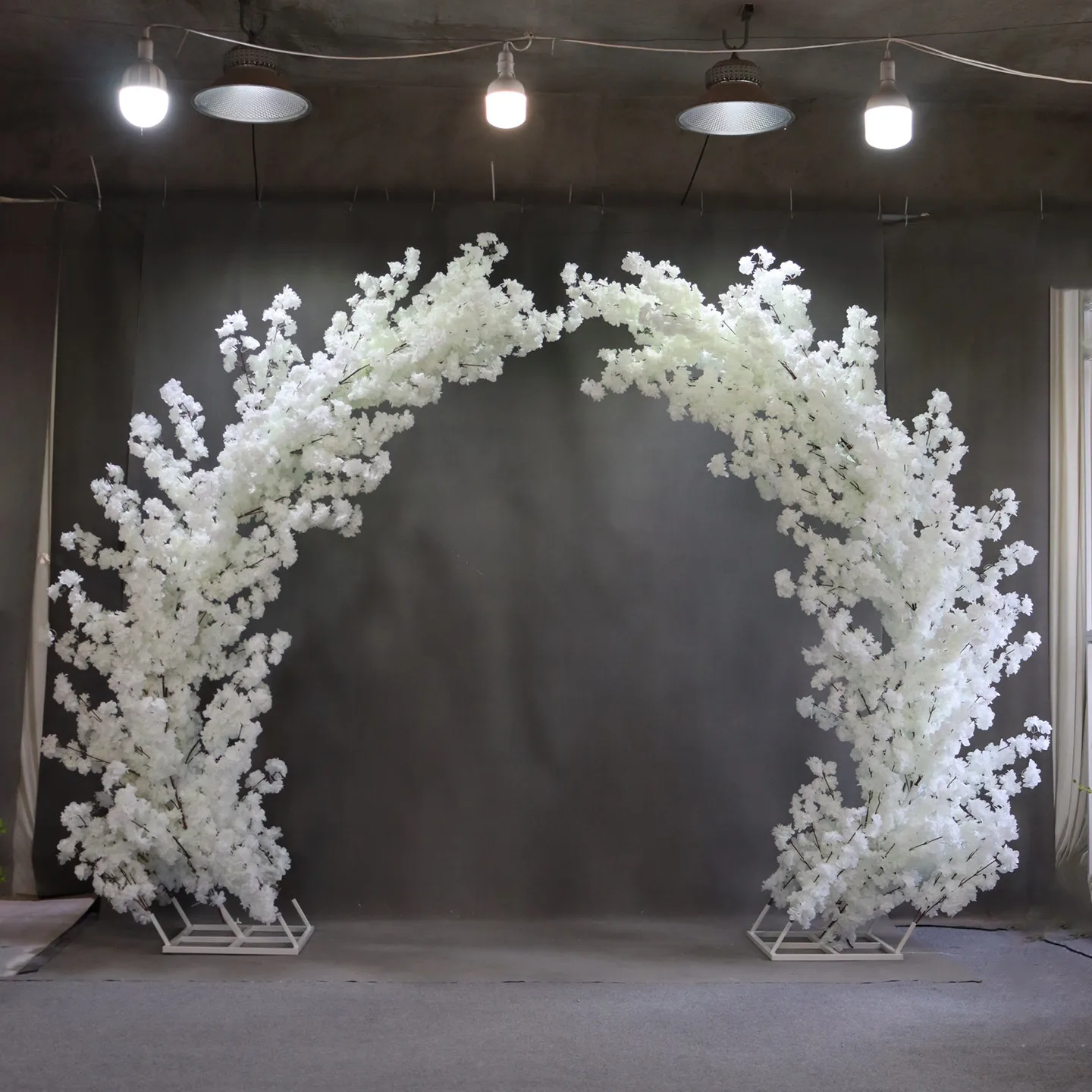 Artificial Cherry Blossom Tree Arch Frame for Outdoor Wedding Lawn Decoration Elegant Floral Arrangement Background
Artificial Cherry Blossom Tree Arch Frame for Outdoor Wedding Lawn Decoration Elegant Floral Arrangement Background