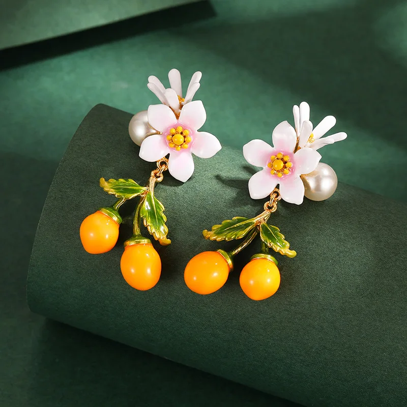 New Arrival Summer Autumn Winter Handpainted Enamel Glaze Pearl Flower Cherry Tomato Earrings Movable Kumquat Dangle Earrings
New Arrival Summer Autumn Winter Handpainted Enamel Glaze Pearl Flower Cherry Tomato Earrings Movable Kumquat Dangle Earrings