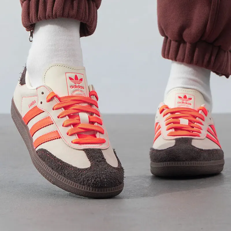 Женская обувь Adidas Clover, новинка 209, модная ретро-модная легкая немецкая тренировочная обувь с низкой посадкой, повседневная обувь JI2732
Женская обувь Adidas Clover, новинка 209, модная ретро-модная легкая немецкая тренировочная обувь с низкой посадкой, повседневная обувь JI2732