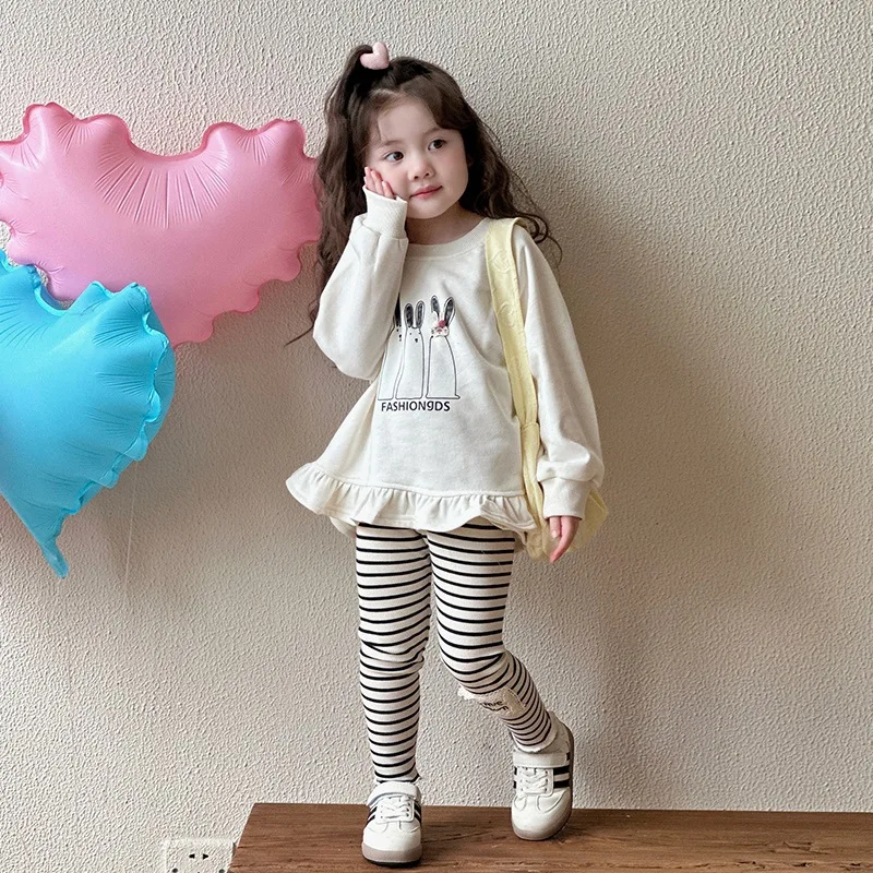 2025 Autumn Children Girls 2PCS Clothes Set Cotton Pattern Print Floral Hem Pullovers Sticker Striped Leggings Baby Girl Outfits
2025 Autumn Children Girls 2PCS Clothes Set Cotton Pattern Print Floral Hem Pullovers Sticker Striped Leggings Baby Girl Outfits