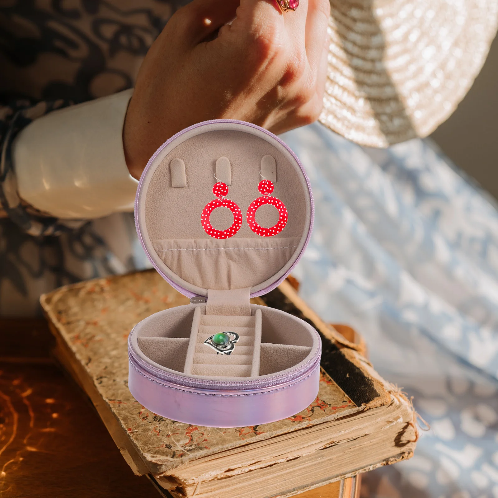 Portable Jewelry Box Vintage ganizer for Earrings Rings Necklaces Storage Travel Lightweight Compact Design Gift Idea
Portable Jewelry Box Vintage ganizer for Earrings Rings Necklaces Storage Travel Lightweight Compact Design Gift Idea