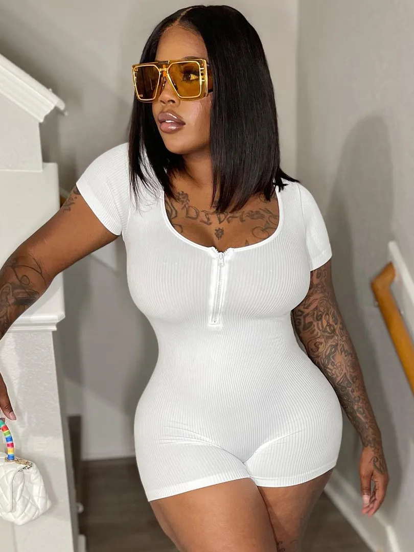 Crystal Solid Pure Color Zipper Ribbed Playsuit Sexy Short Sleeves 2023 Summer For Women Wholesale Drop Shipping Streetwear
Crystal Solid Pure Color Zipper Ribbed Playsuit Sexy Short Sleeves 2023 Summer For Women Wholesale Drop Shipping Streetwear