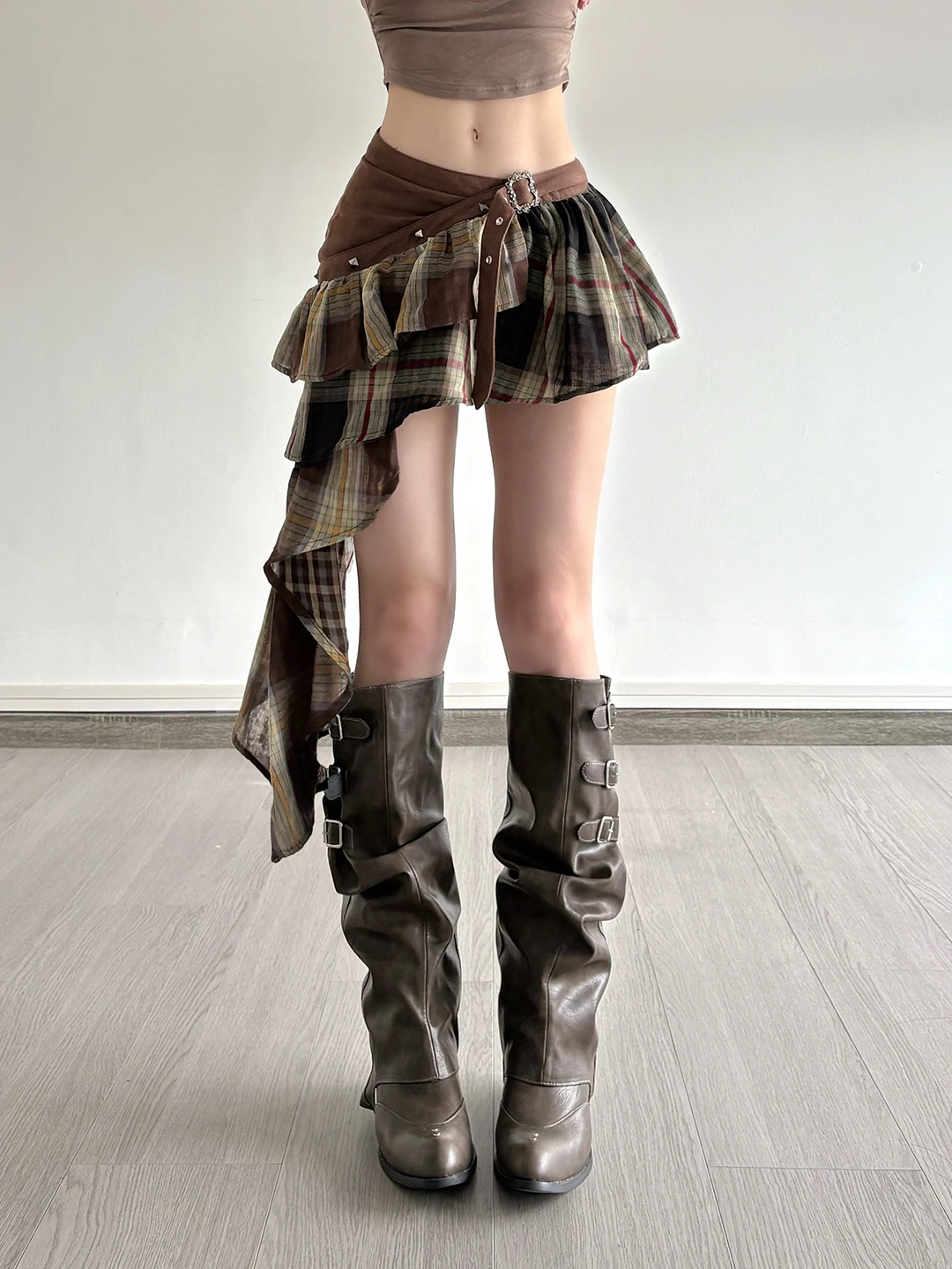 ROMORE Hippie Player Коричневая клетчатая лоскутная юбка нестандартного дизайна с низкой талией трапециевидной формы Dr Vintage Sle для путешествий
ROMORE Hippie Player Коричневая клетчатая лоскутная юбка нестандартного дизайна с низкой талией трапециевидной формы Dr Vintage Sle для путешествий