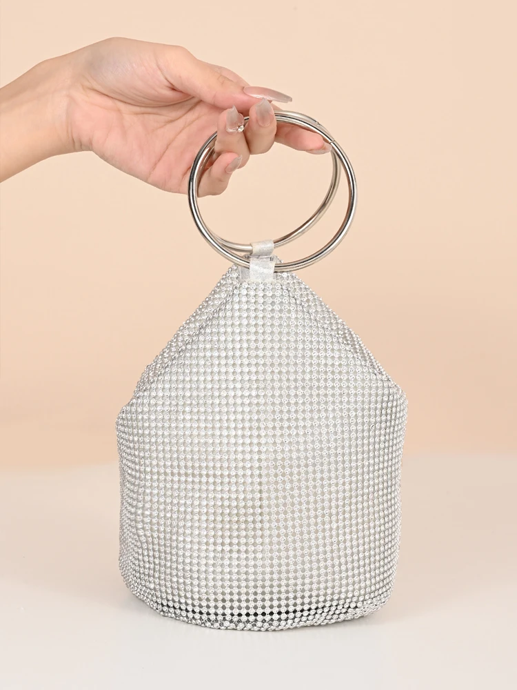 Женская вечерняя сумка-клатч с бриллиантами, маленькая сумочка для вечернего ужина, мягкая сумка-тоут с застежкой-молнией в британском стиле
Женская вечерняя сумка-клатч с бриллиантами, маленькая сумочка для вечернего ужина, мягкая сумка-тоут с застежкой-молнией в британском стиле