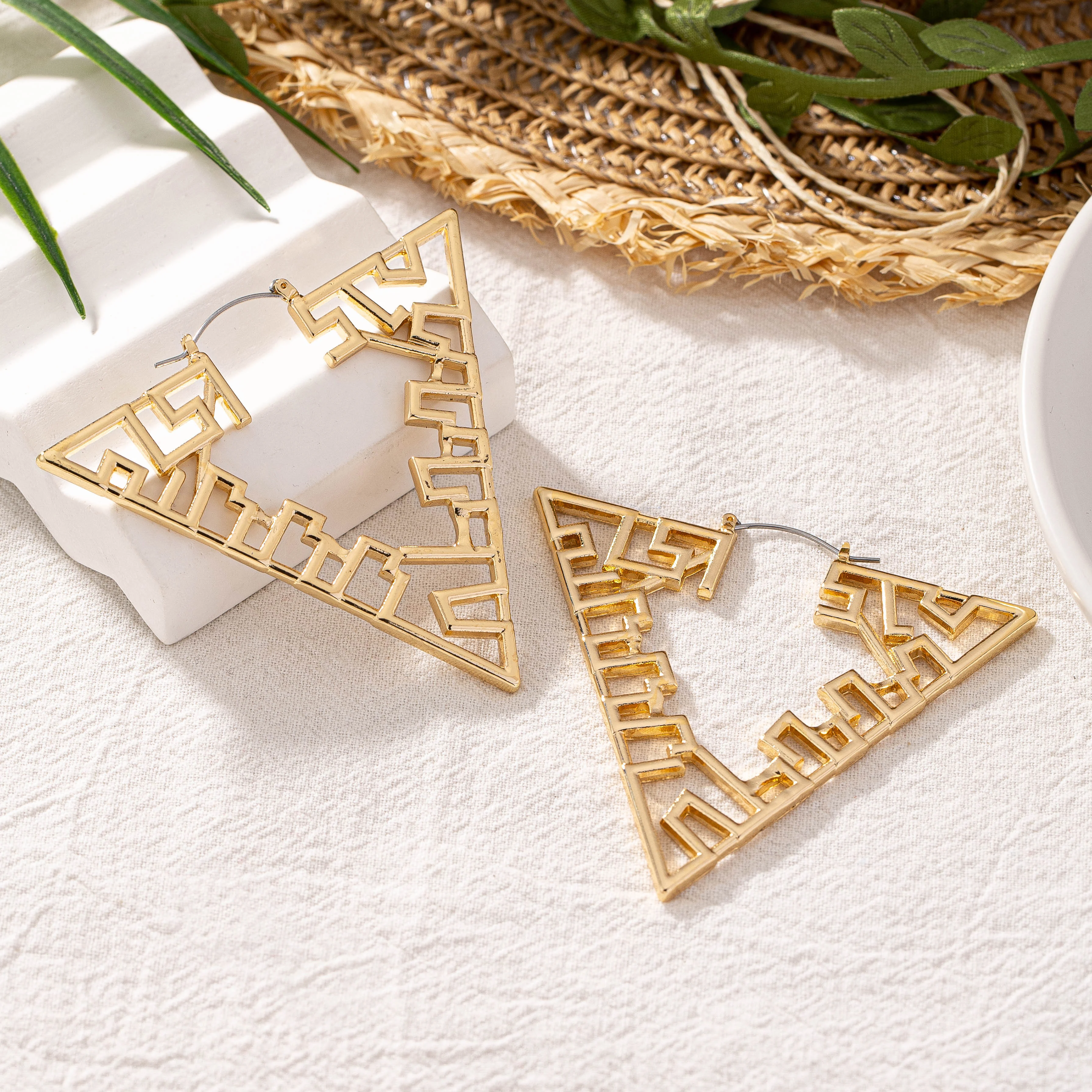 Металлические простые и модные треугольные серьги в стиле панк с геометрическим узором, украшения для уличной фотографии
Металлические простые и модные треугольные серьги в стиле панк с геометрическим узором, украшения для уличной фотографии