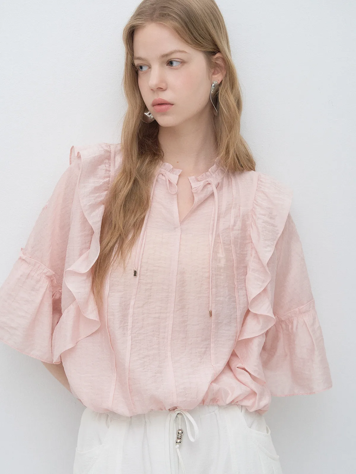 MICOAT Sweet Youth Reduction Summer 26 Drawstring Ruffle Collar Bell Sleeve Lightweight Shirt 2 Colors French Style Loose Fit
MICOAT Sweet Youth Reduction Summer 26 Drawstring Ruffle Collar Bell Sleeve Lightweight Shirt 2 Colors French Style Loose Fit