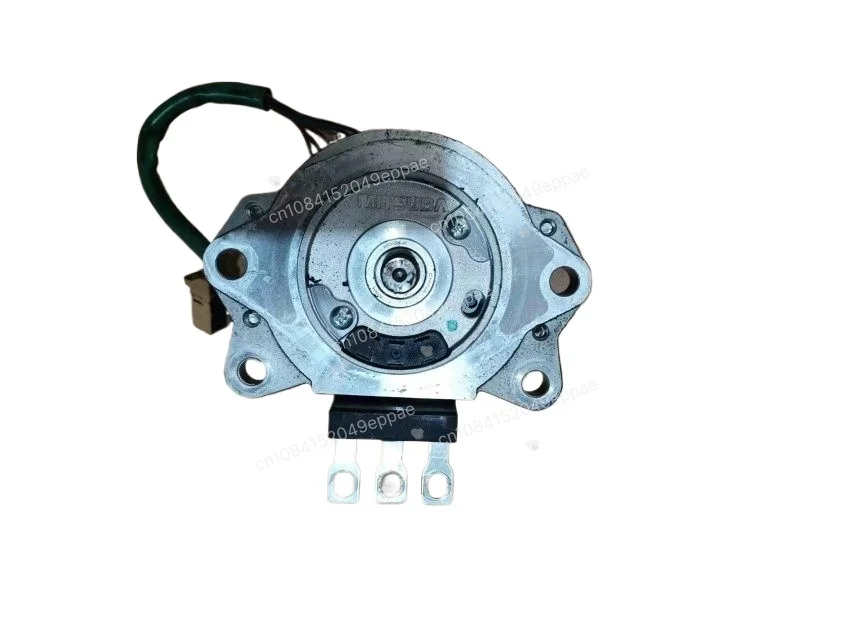 12V/24V Brushless High-Torque Motor 12V: 2100 RPM 24V: 4200 RPM Power:500W, Not Brand New
12V/24V Brushless High-Torque Motor 12V: 2100 RPM 24V: 4200 RPM Power:500W, Not Brand New