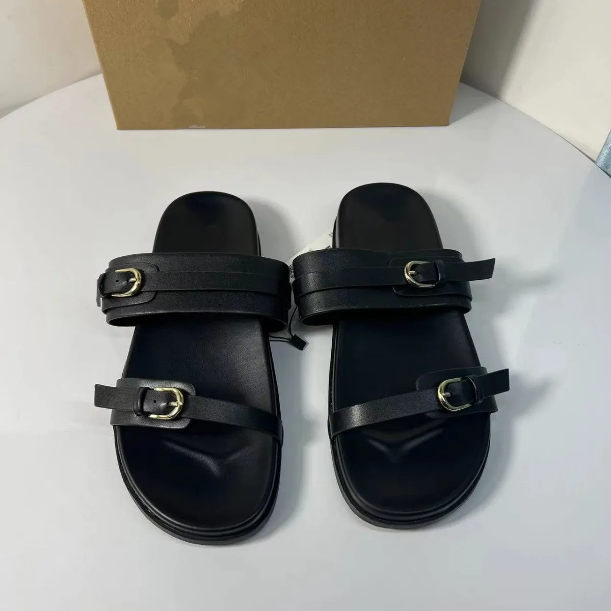 2025 New Women's Shoes With Round Toe Buckle Thick Soled Flat Slippers And Sandals For Home And Outdoor Wear On The Beach
2025 New Women's Shoes With Round Toe Buckle Thick Soled Flat Slippers And Sandals For Home And Outdoor Wear On The Beach