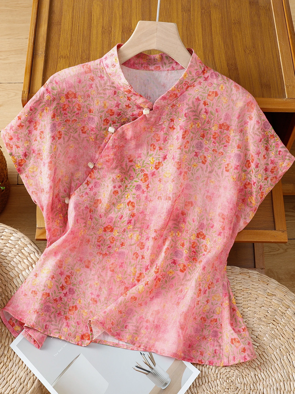 New Chinese Style Floral Linen Shirt Women's Summer National Style Buttoned Shoulder Top Sleeveless Collar Trendy Top
New Chinese Style Floral Linen Shirt Women's Summer National Style Buttoned Shoulder Top Sleeveless Collar Trendy Top