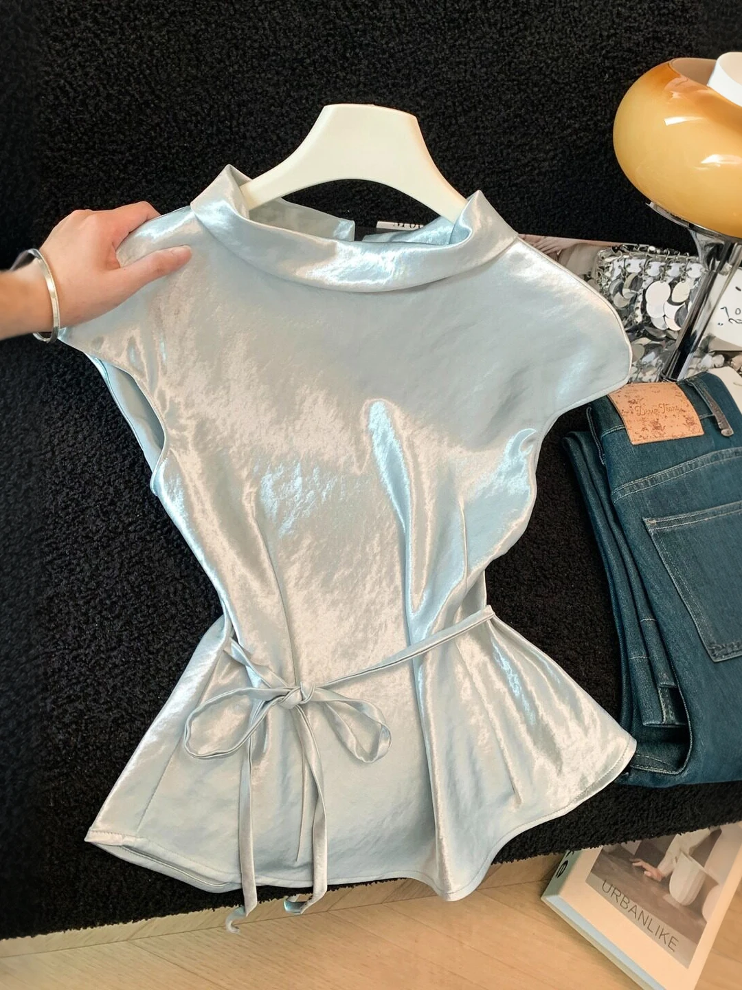Elegant Blue Satin Shirt Women's Summer 2026 New Style Fashionable Tied Waist Beautiful Top Korean Style Commute Fashion
Elegant Blue Satin Shirt Women's Summer 2026 New Style Fashionable Tied Waist Beautiful Top Korean Style Commute Fashion