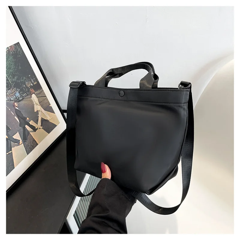 Vintage 2023 New Large Capacity Handbag Women's Nylon Cloth Shoulder Bag Korean Simple Crossbody Bags Female Purses Tote Bag
Vintage 2023 New Large Capacity Handbag Women's Nylon Cloth Shoulder Bag Korean Simple Crossbody Bags Female Purses Tote Bag