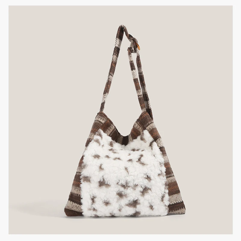 Maillard Style Plush Patchwork Tote Bag Fashion Plaid Single Shoulder Underarm Bag Large Capacity Retro Commuting Women's Bag
Maillard Style Plush Patchwork Tote Bag Fashion Plaid Single Shoulder Underarm Bag Large Capacity Retro Commuting Women's Bag