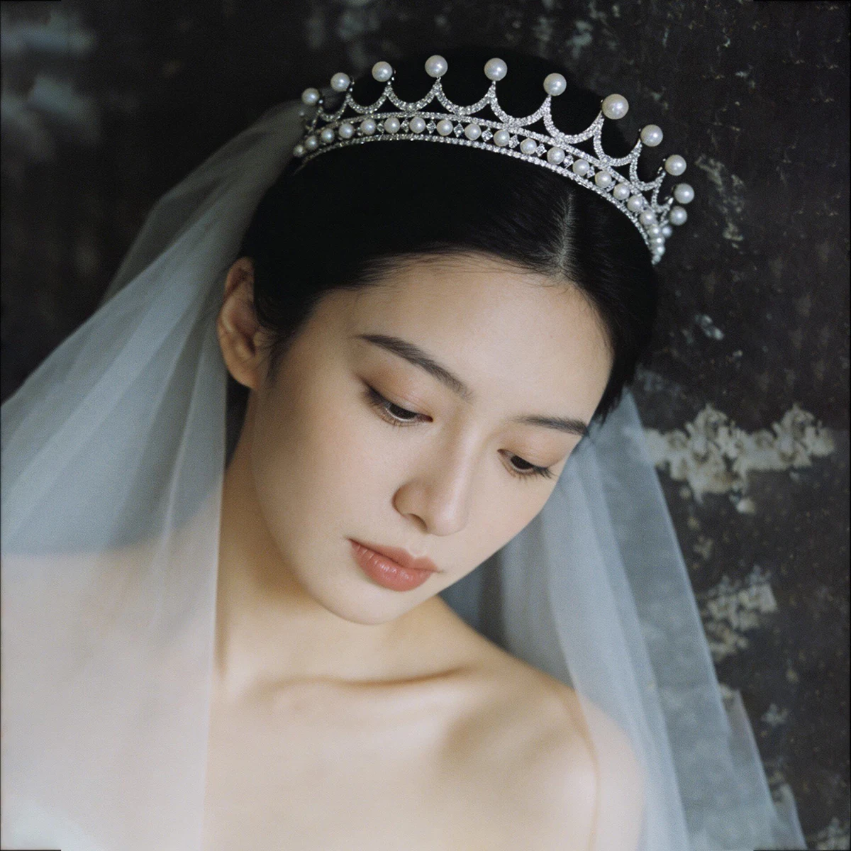 Vintage European Royal Court Style Pearl Bride's Hair Crown Luxurious Hair Accessory for Princess Birthday Celebrations
Vintage European Royal Court Style Pearl Bride's Hair Crown Luxurious Hair Accessory for Princess Birthday Celebrations