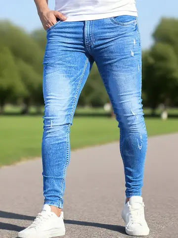 Jean slim en détresse bleu clair pour hommes avec des motifs délavés et déchirés, contenant le corps pour une création sans effort d'un st tendance
