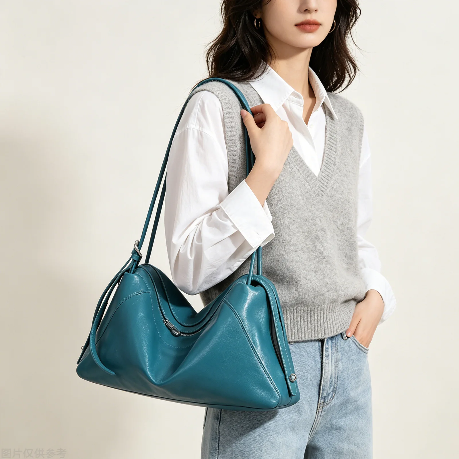 Top-grain Cowhide Leather Casual Commuter Shoulder Bag Fashion Simple Handbag For Women Large-capacity Practical Tote Bag
Top-grain Cowhide Leather Casual Commuter Shoulder Bag Fashion Simple Handbag For Women Large-capacity Practical Tote Bag