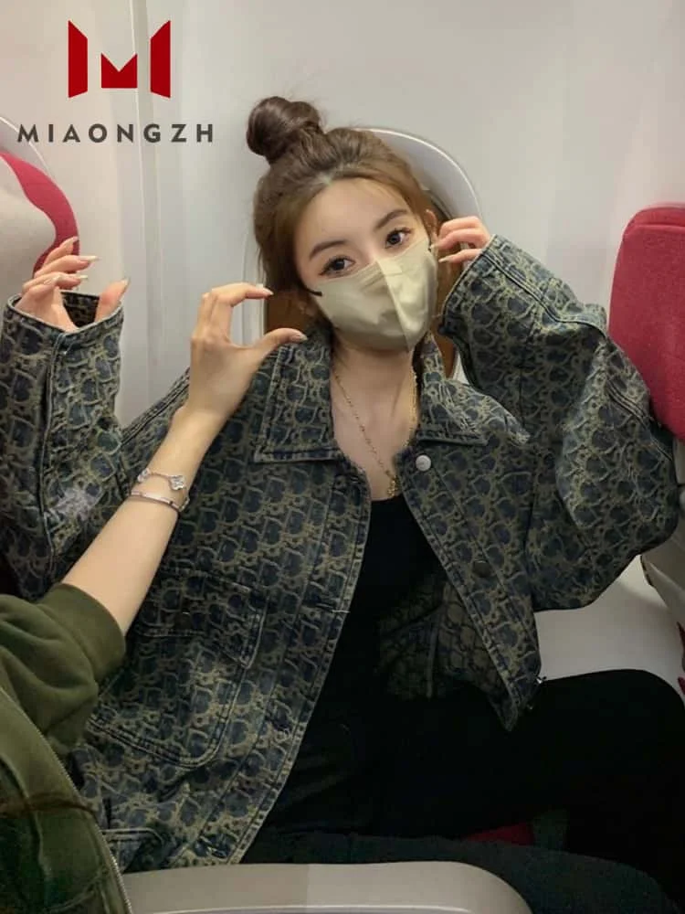 Fashion Vintage Printed Denim Jacket For Women Turn Down Collar Long Sleeve Single Button Sweet Loose Temperament Coat Top Chic
Fashion Vintage Printed Denim Jacket For Women Turn Down Collar Long Sleeve Single Button Sweet Loose Temperament Coat Top Chic