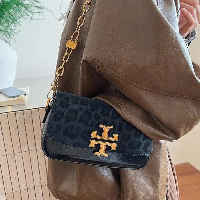 Designer-Forward Commute Bag, Large Roomy Interior, Structured Exterior, Convertible Strap, Modern Utility, New 2026 Collection
Designer-Forward Commute Bag, Large Roomy Interior, Structured Exterior, Convertible Strap, Modern Utility, New 2026 Collection
