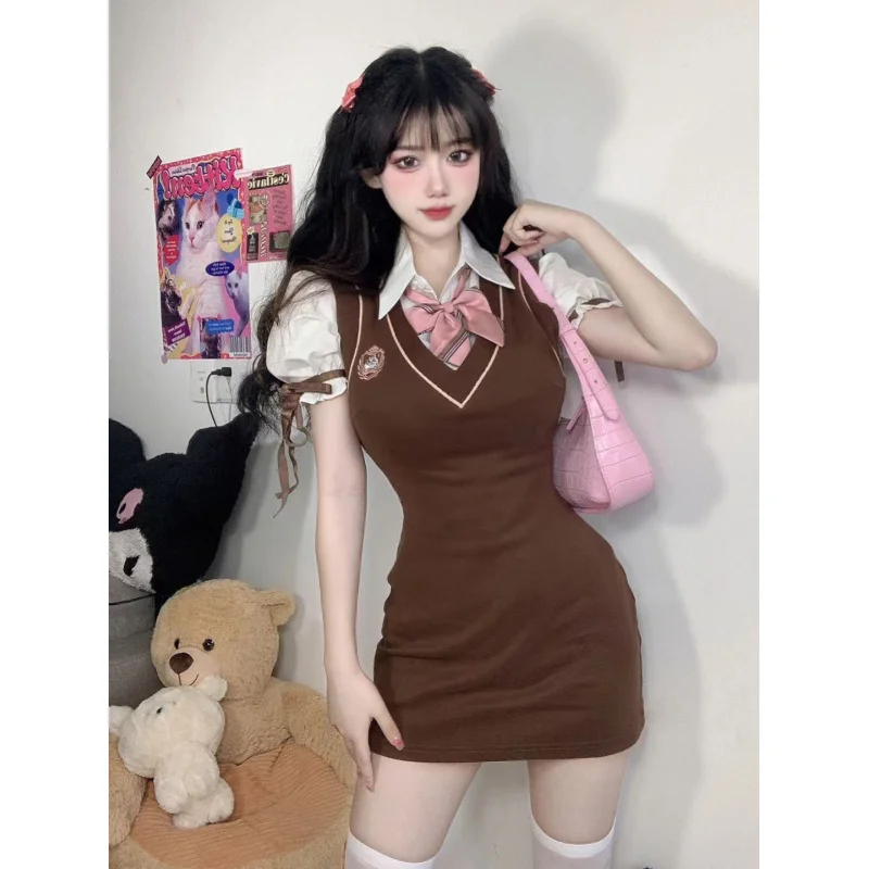 Платье в стиле JK Pure Desire College Style, облегающая юбка в американском стиле, сексуальное платье-обманка для школьниц, имитирующее двухслойность.
Платье в стиле JK Pure Desire College Style, облегающая юбка в американском стиле, сексуальное платье-обманка для школьниц, имитирующее двухслойность.