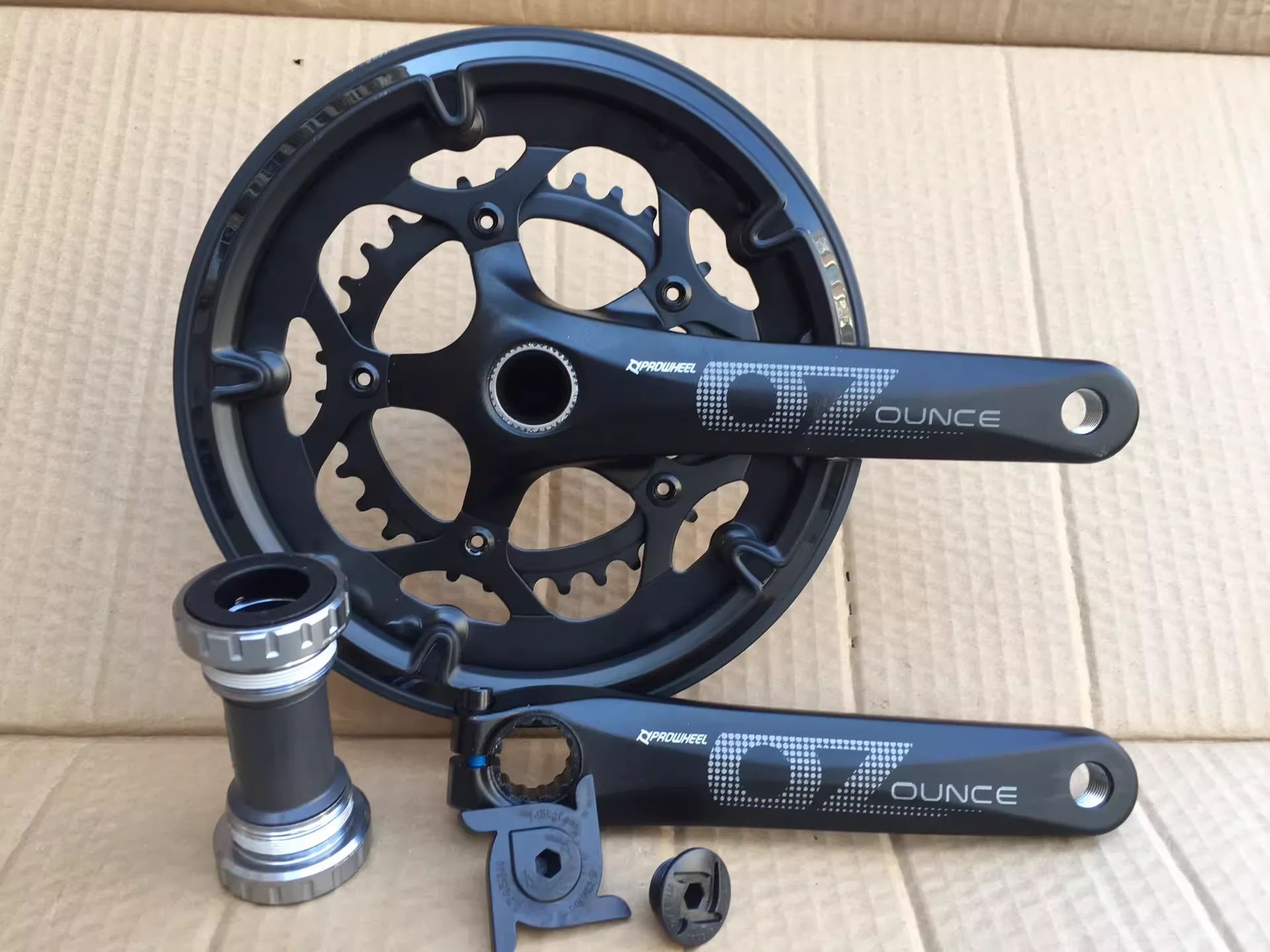 Hollow Integrated Chainring Road Bike FOR Haomeng 50/34T, Chainring for Folding Bike, 8/9/10-Speed Bottom Bracket, 170MM
Hollow Integrated Chainring Road Bike FOR Haomeng 50/34T, Chainring for Folding Bike, 8/9/10-Speed Bottom Bracket, 170MM