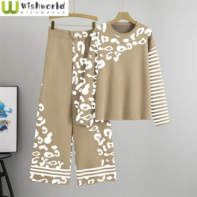 Весенне-осенний роскошный свободный свитер с леопардовым принтом, повседневные брюки, модный и элегантный женский комплект из двух предметов
Весенне-осенний роскошный свободный свитер с леопардовым принтом, повседневные брюки, модный и элегантный женский комплект из двух предметов