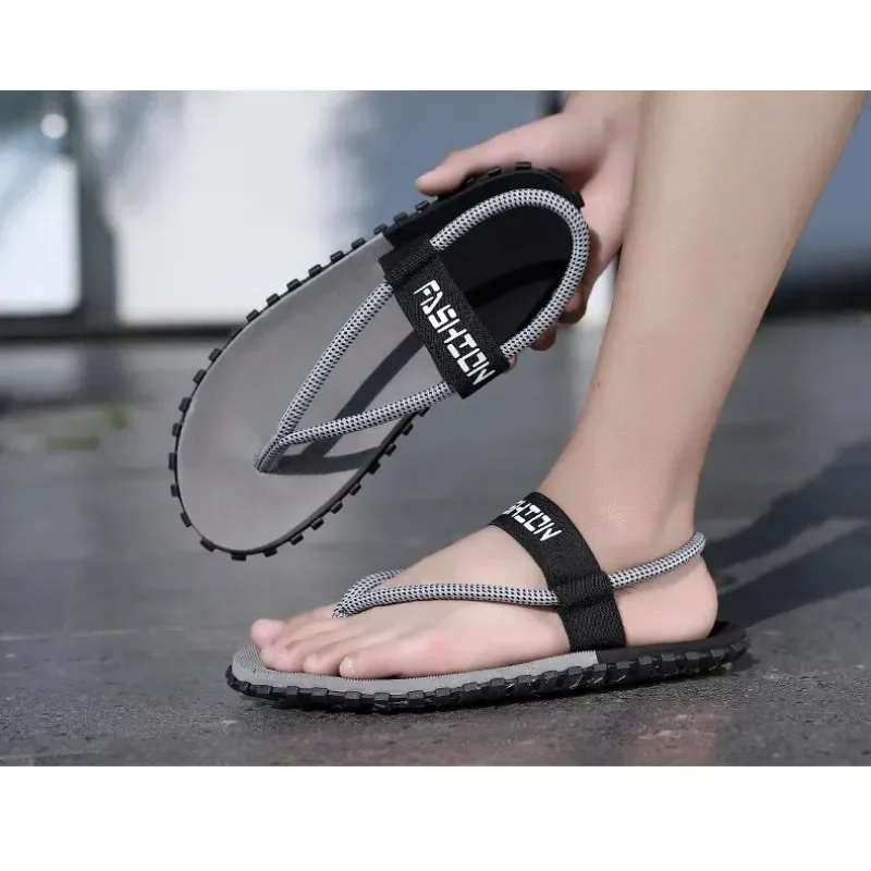 Мужские сандалии для двух видов одежды, модная пляжная обувь, одинаковые по цвету резинки, удобные, модные, износостойкие, большого размера
Мужские сандалии для двух видов одежды, модная пляжная обувь, одинаковые по цвету резинки, удобные, модные, износостойкие, большого размера