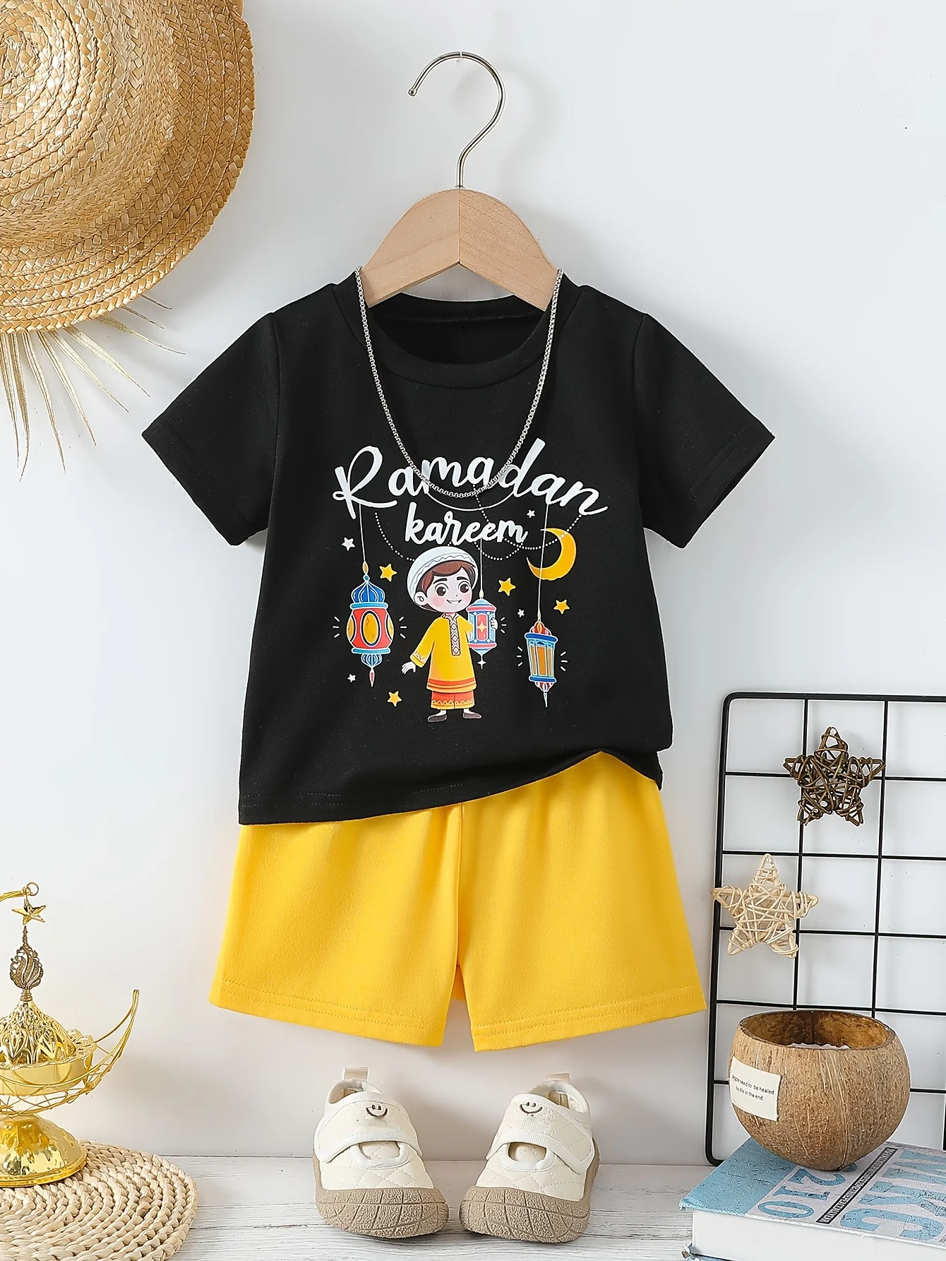 Одежда для мальчиков на Рамадан: милая футболка и шорты с принтом фонариков – идеальный подарок на День святого Валентина или день рождения
Одежда для мальчиков на Рамадан: милая футболка и шорты с принтом фонариков – идеальный подарок на День святого Валентина или день рождения
