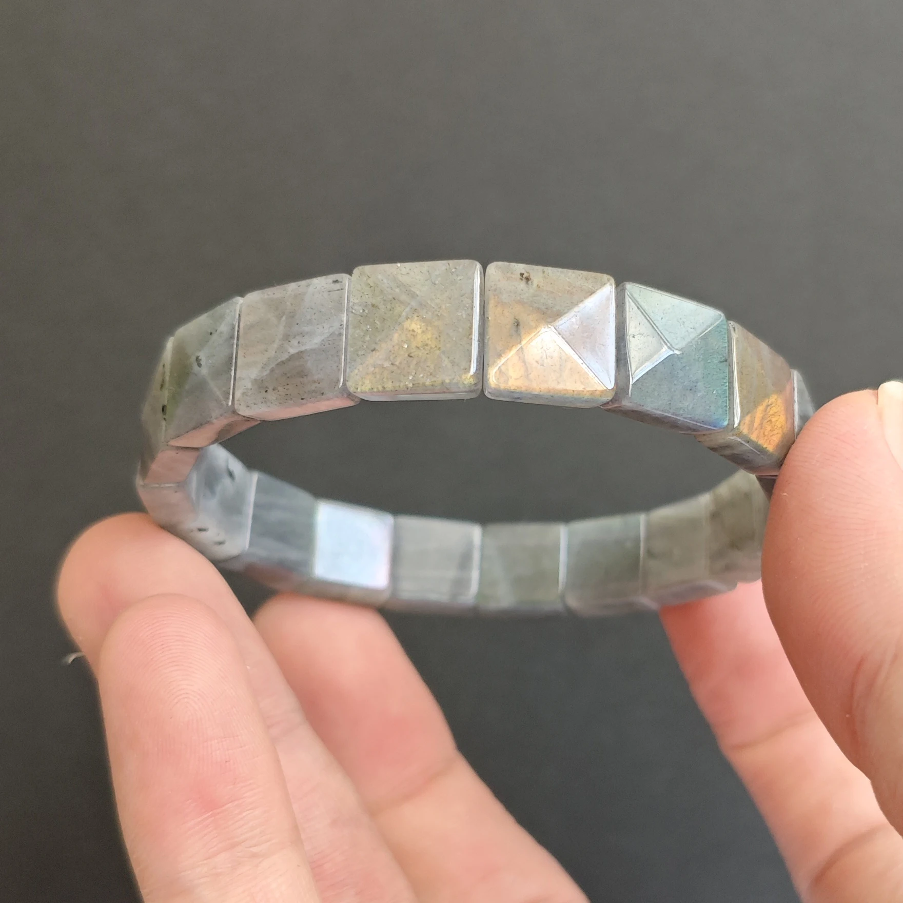 Natural Colored Moonstone Bracelet for Women, Pyramid-Shaped Cut, Beads with a Diameter of 10mm, Comes with a Gift Box
Natural Colored Moonstone Bracelet for Women, Pyramid-Shaped Cut, Beads with a Diameter of 10mm, Comes with a Gift Box