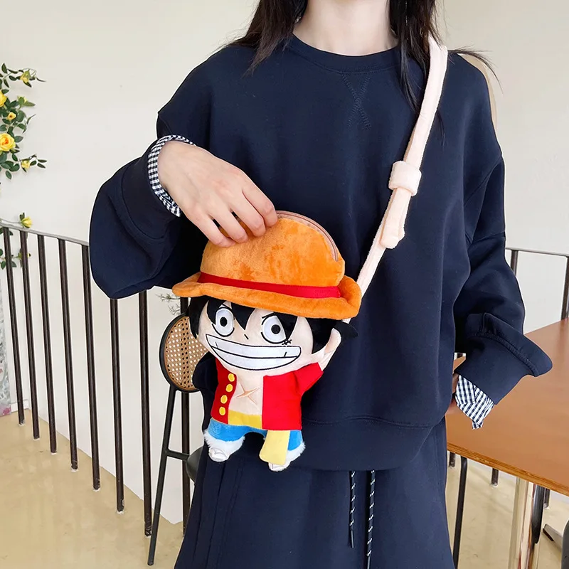 New Kawaii Messenger Bag Anime One Piece Luffy Plush Mobile Phone Bag Cartoon Light Soft Shoulder Bag Boy Gift Christmas Gift
New Kawaii Messenger Bag Anime One Piece Luffy Plush Mobile Phone Bag Cartoon Light Soft Shoulder Bag Boy Gift Christmas Gift