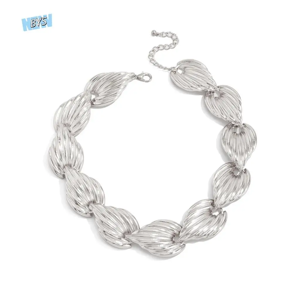 Shell Splicing Chokers Necklaces European and American Metal Exaggerated Neck Jewelry Geometric Fashion
Shell Splicing Chokers Necklaces European and American Metal Exaggerated Neck Jewelry Geometric Fashion
