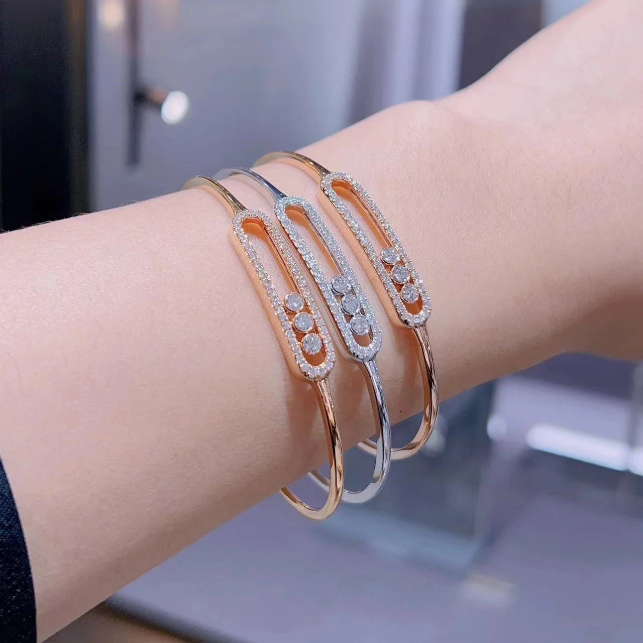 S925 Exquisite Jewelry Women's Bracelet, Move Series Sliding Stone with Diamond Three Diamond Bracelet, Holiday Gift
S925 Exquisite Jewelry Women's Bracelet, Move Series Sliding Stone with Diamond Three Diamond Bracelet, Holiday Gift