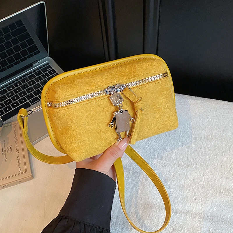 2025 хит продаж, универсальные сумки через плечо из искусственной замши на молнии, маленькая квадратная сумка, однотонные модные сумки на плечо одного дизайна 
2025 хит продаж, универсальные сумки через плечо из искусственной замши на молнии, маленькая квадратная сумка, однотонные модные сумки на плечо одного дизайна