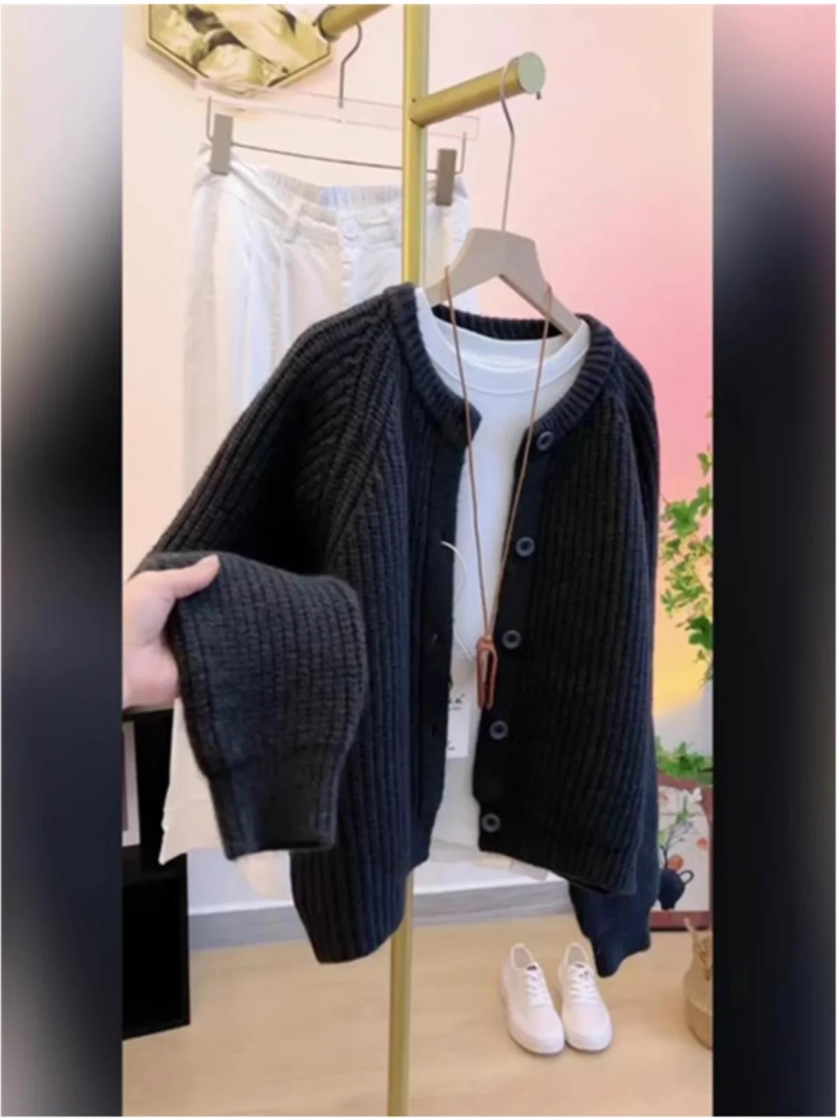 Elegant Black Lazy Thick Knit Sweater Coat Women's High-End Autumn Winter round Neck Knitted Open Cardigan Korean Style Loose...
Elegant Black Lazy Thick Knit Sweater Coat Women's High-End Autumn Winter round Neck Knitted Open Cardigan Korean Style Loose...
