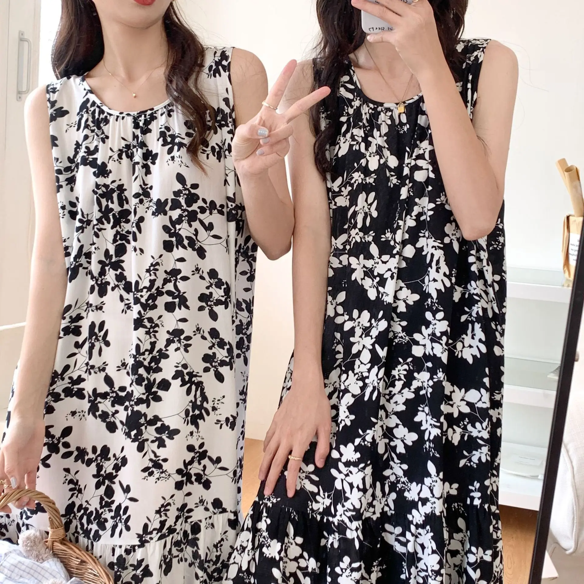 Summer Cotton Silk Vest Long Dress Comfortable Loose Home Clothes Women's Nightgown Breathable Cool Print Sleepwear
Summer Cotton Silk Vest Long Dress Comfortable Loose Home Clothes Women's Nightgown Breathable Cool Print Sleepwear