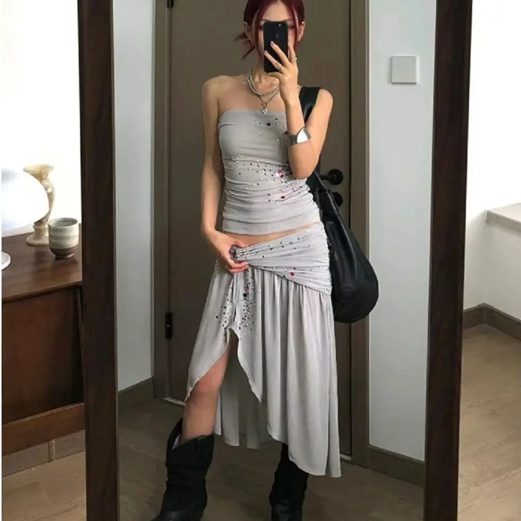 Hot Girl Style Two-Piece Set Gray Iron Diamond Strap Strap Top Irregular Skirt Women Summer New Waist-Hugging Slimming Suit
Hot Girl Style Two-Piece Set Gray Iron Diamond Strap Strap Top Irregular Skirt Women Summer New Waist-Hugging Slimming Suit