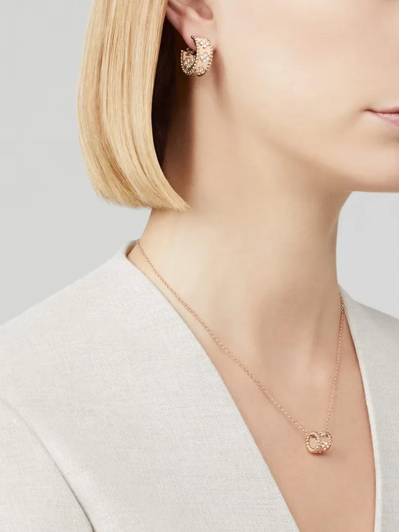 Flower tube clover necklace made of pure silver S925, luxurious jewelry for women, gift for mom to wear VAN
Flower tube clover necklace made of pure silver S925, luxurious jewelry for women, gift for mom to wear VAN