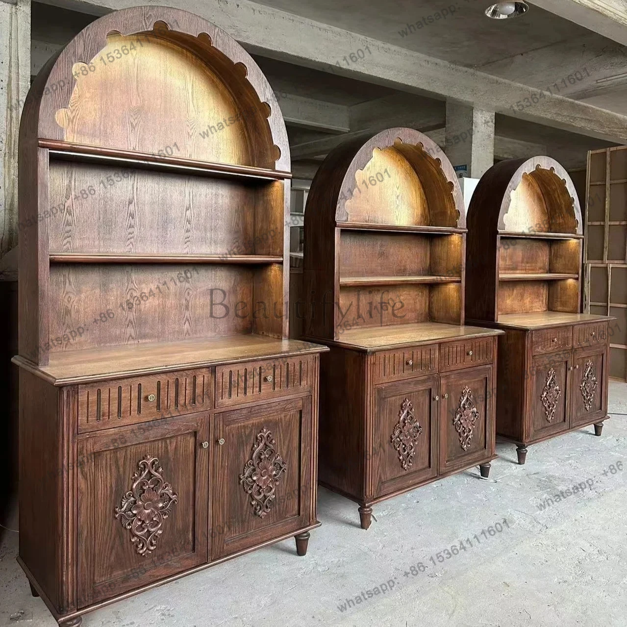 yj9 Vetrina ad arco in legno massello antico, portaoggetti per piatti in ceramica retrò americana alta, medievale
yj9 Vetrina ad arco in legno massello antico, portaoggetti per piatti in ceramica retrò americana alta, medievale