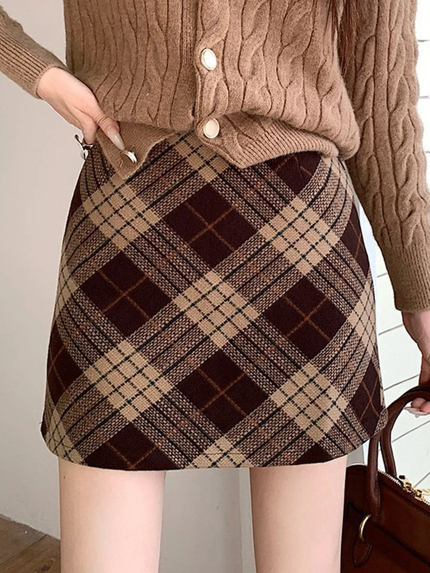 Юбка миди с высокой талией в клетку, женская, А-силуэт, маленький размер, в стиле ретро, шерстяная, с запахом, корейский стиль
Юбка миди с высокой талией в клетку, женская, А-силуэт, маленький размер, в стиле ретро, шерстяная, с запахом, корейский стиль