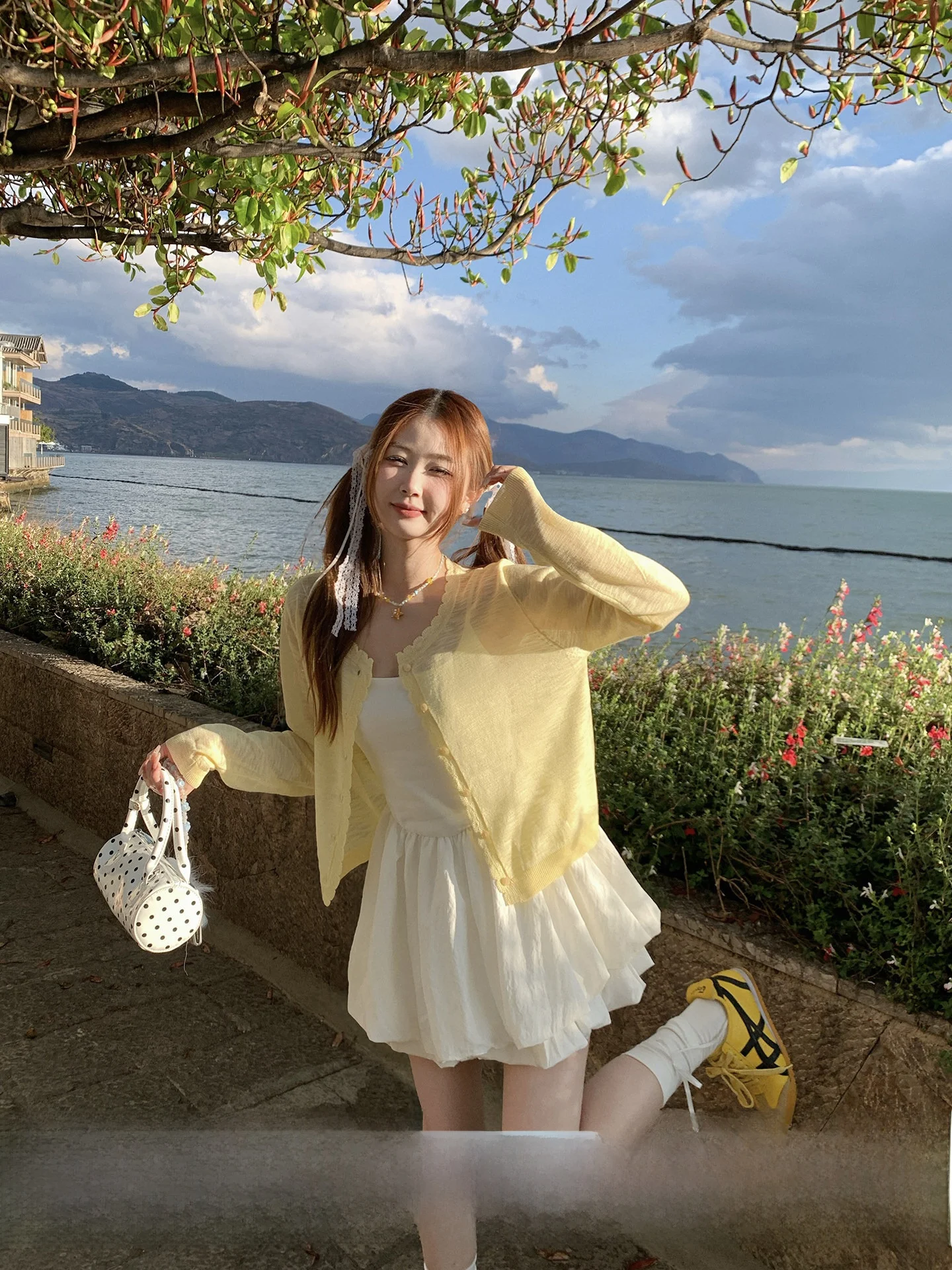 Yellow Lightweight Summer Knitted Cardigan Women's Outerwear Sun Protection Soft V-Neck Short Sleeve Fashionable Spring Coat
Yellow Lightweight Summer Knitted Cardigan Women's Outerwear Sun Protection Soft V-Neck Short Sleeve Fashionable Spring Coat
