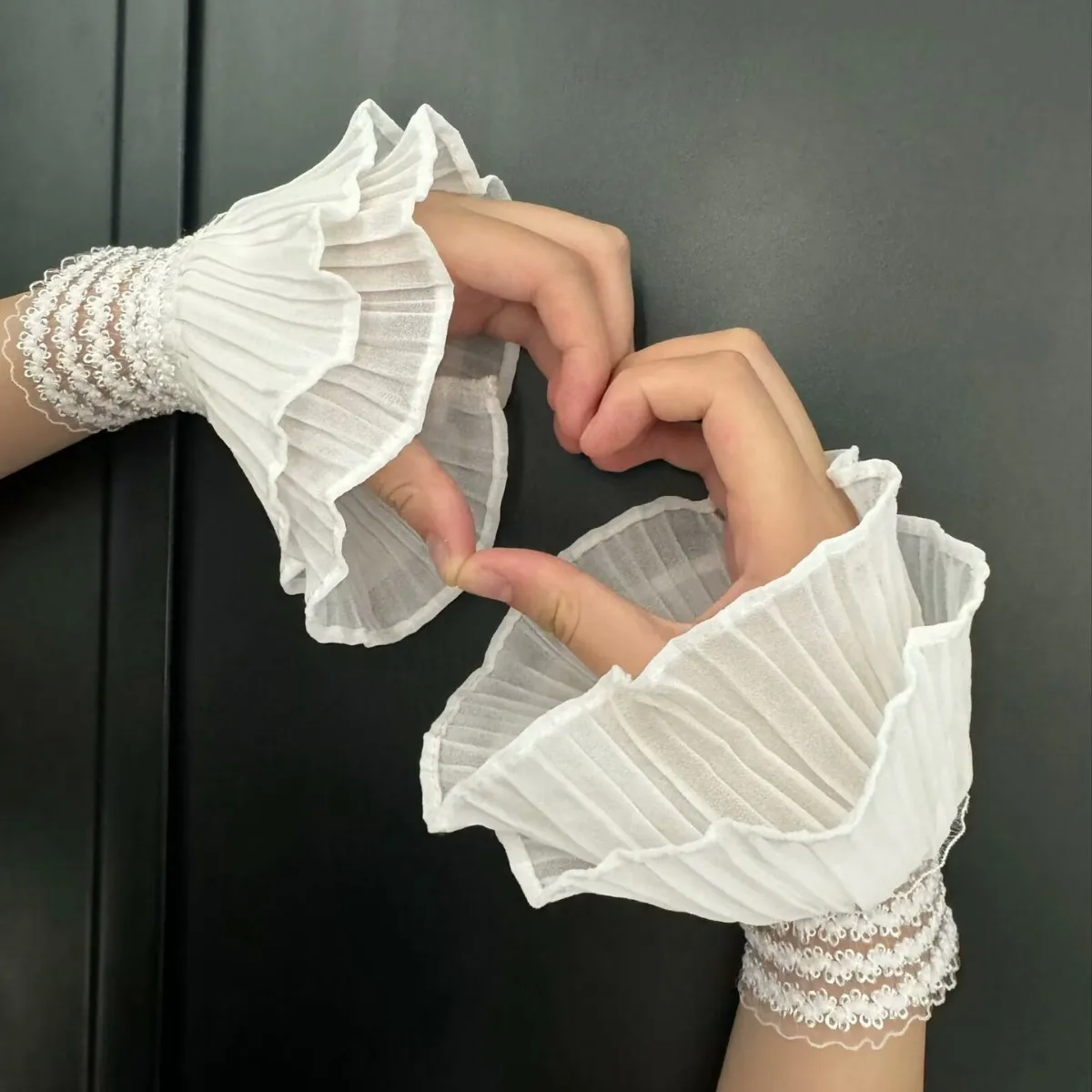 Detachable Fake Sleeves Sweater Decorative Sleeves Lace False Cuffs Lolita Lace Cuffs Wedding Dress Accessories
Detachable Fake Sleeves Sweater Decorative Sleeves Lace False Cuffs Lolita Lace Cuffs Wedding Dress Accessories