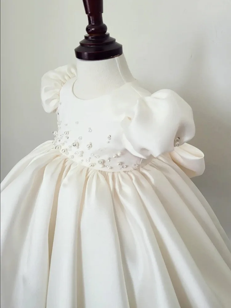Girls One Year Old Celebration Dress Summer White Satin Pearl Princess Dress Birthday Host Flower Girl Wedding Dress
Girls One Year Old Celebration Dress Summer White Satin Pearl Princess Dress Birthday Host Flower Girl Wedding Dress