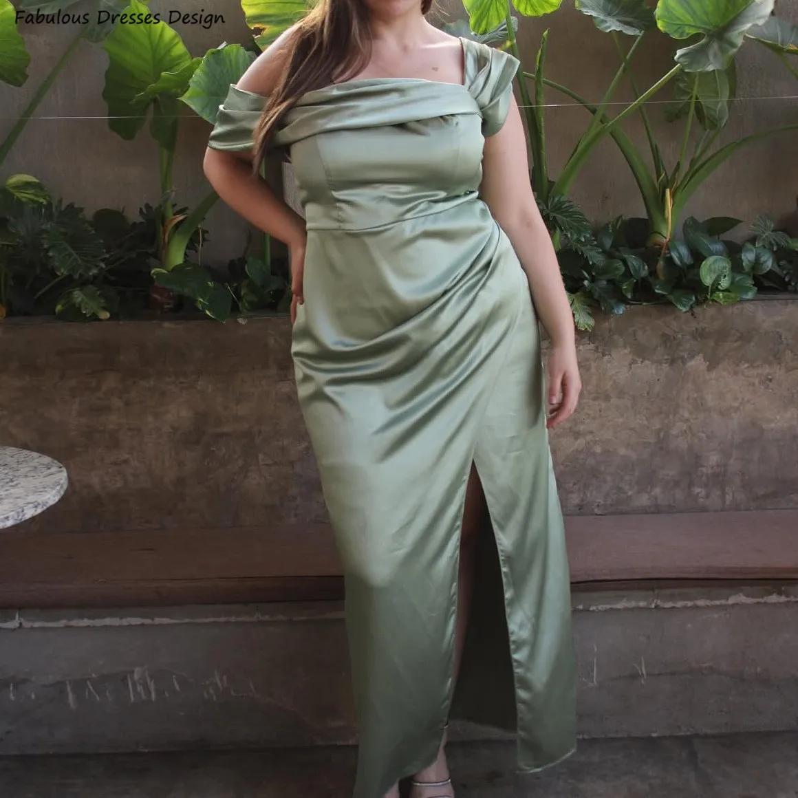Off Shoulder Boat Neck Bridesmaid Dresses 2025 Long Mermaid Slit Pleat Wedding Guest Dress Plus Size Women Prom Party Gown
Off Shoulder Boat Neck Bridesmaid Dresses 2025 Long Mermaid Slit Pleat Wedding Guest Dress Plus Size Women Prom Party Gown