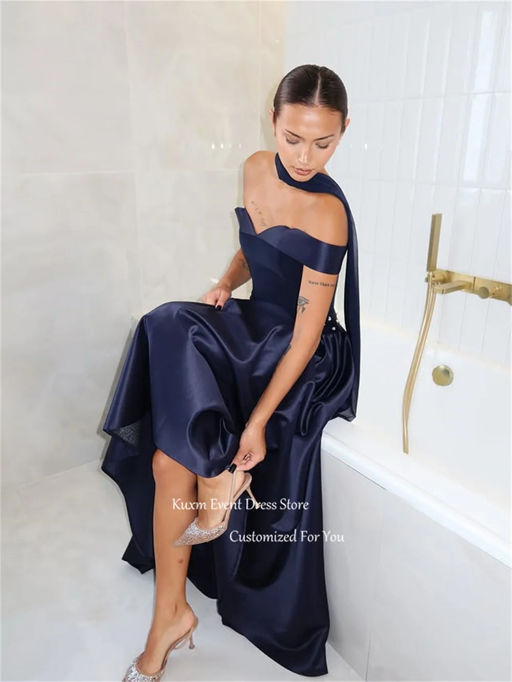 Kuxm Navy Blue Strapless A Line Prom Dress Crystal Satin Evening Dress Off The Shoulder Floor Length Robes De Soirée Customized
Kuxm Navy Blue Strapless A Line Prom Dress Crystal Satin Evening Dress Off The Shoulder Floor Length Robes De Soirée Customized