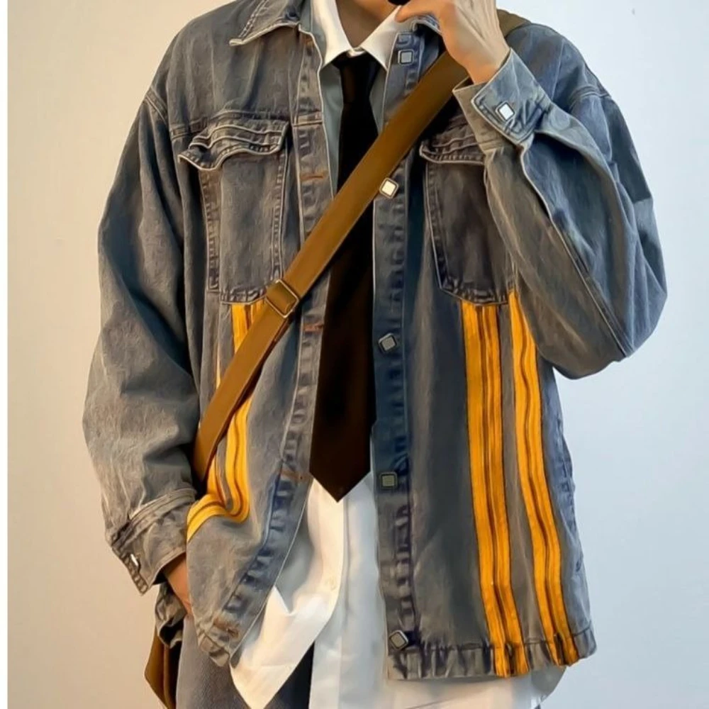 Men’s Vintage Patchwork Denim Jacket Oversized Zip Detail Jean Coat for Streetwear, American Retro Style, Casual Outerwear
Men’s Vintage Patchwork Denim Jacket Oversized Zip Detail Jean Coat for Streetwear, American Retro Style, Casual Outerwear