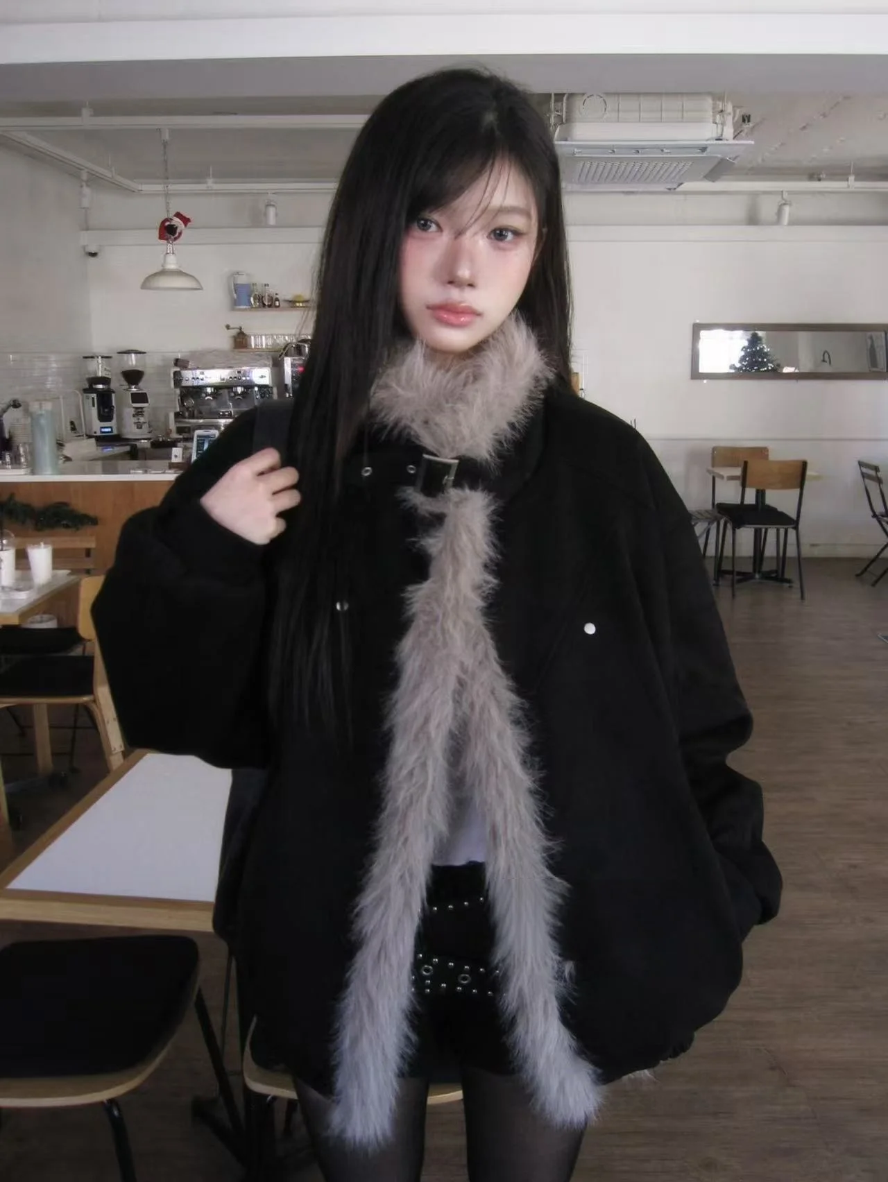 Unique SEI Korean Style Winter Warm Casual Thickened Suede Loose Coat with Fur Collar Retro Style Women's Long Sleeve Jacket
Unique SEI Korean Style Winter Warm Casual Thickened Suede Loose Coat with Fur Collar Retro Style Women's Long Sleeve Jacket