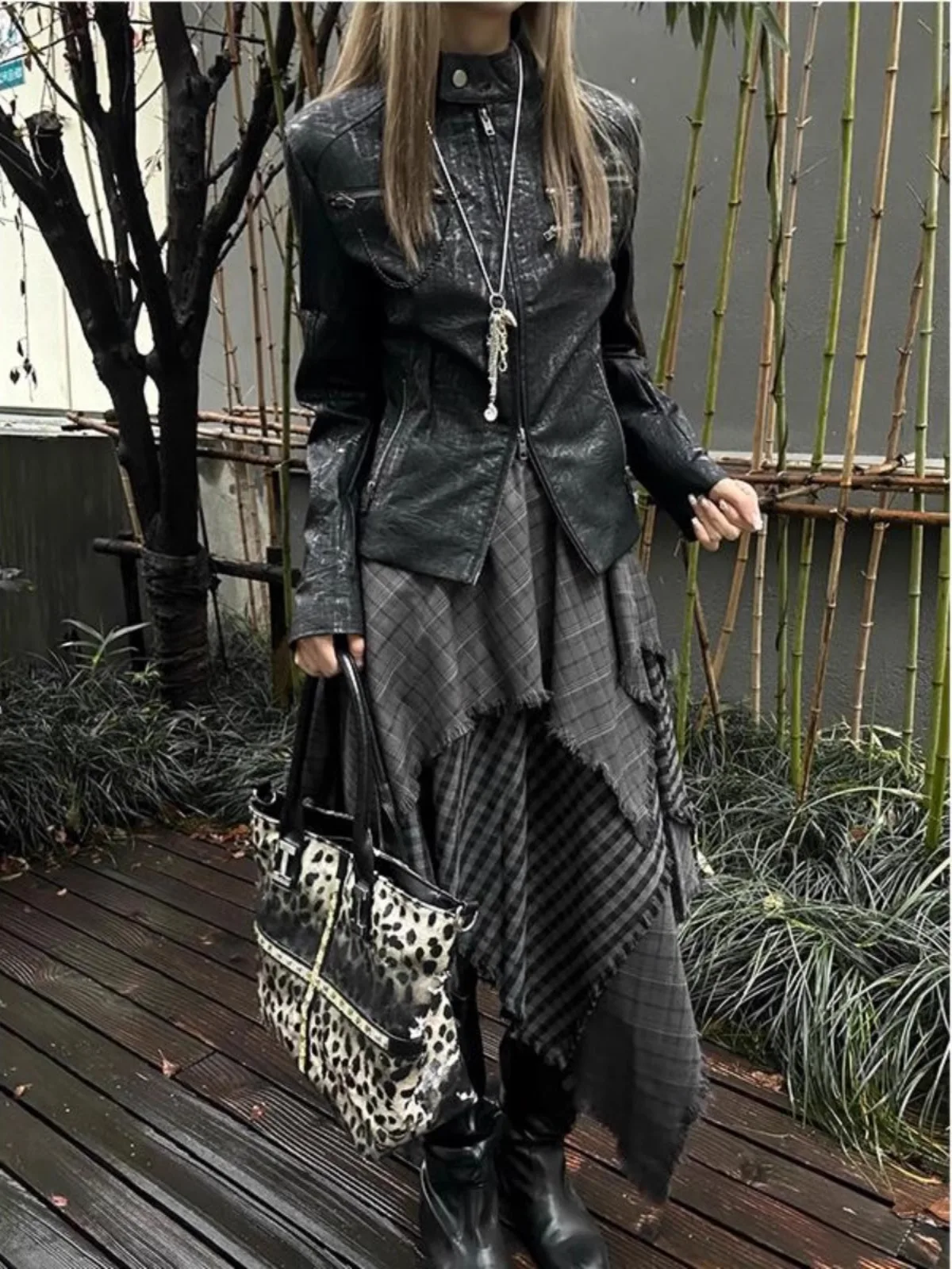 Ms XIDU Grey Plaid Asymmetrical Splicing Midi Half Skirt Women's Frayed Hem Bohemian Vintage A-Line Skirt Commute Style
Ms XIDU Grey Plaid Asymmetrical Splicing Midi Half Skirt Women's Frayed Hem Bohemian Vintage A-Line Skirt Commute Style
