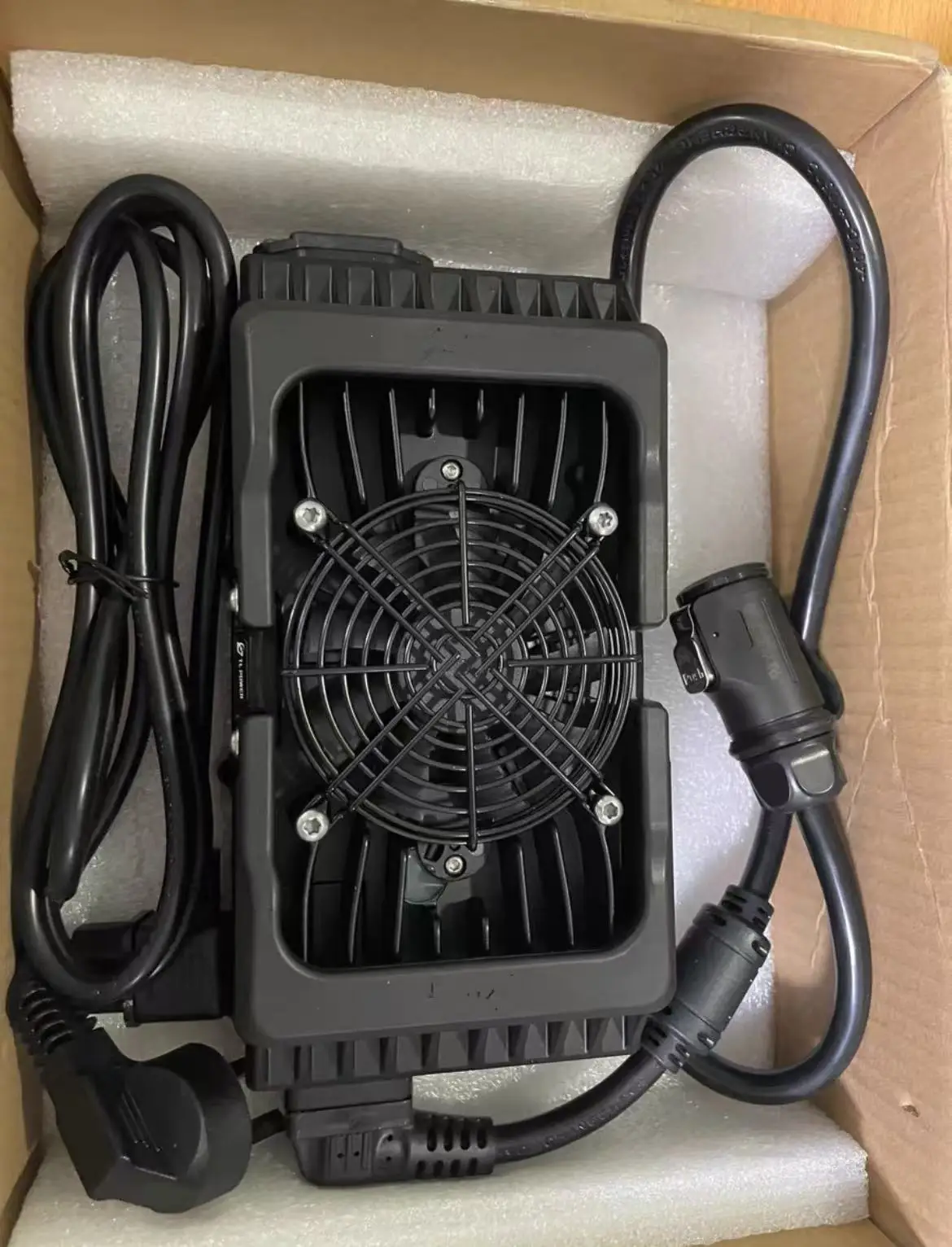Для SUR-RON Ultra Bee 85V12A чатей оригинальные аксессуары sur ron Ultra Bee dirtbike внедорожное зарядное устройство SURRON
Для SUR-RON Ultra Bee 85V12A чатей оригинальные аксессуары sur ron Ultra Bee dirtbike внедорожное зарядное устройство SURRON