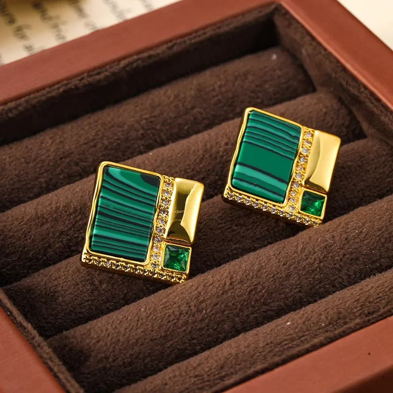 European and American retro geometric square niche temperament inlaid malachite premium stud earrings
European and American retro geometric square niche temperament inlaid malachite premium stud earrings