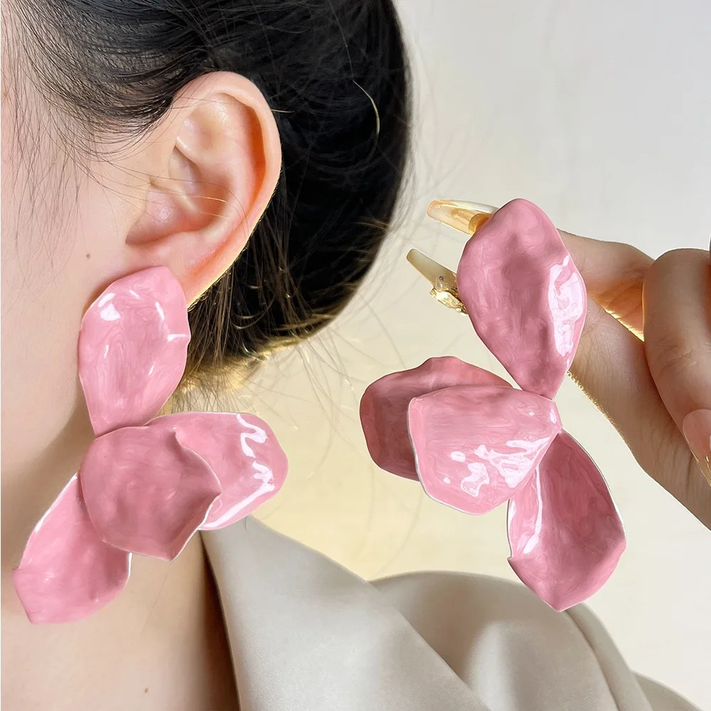 European And American Personality Pink Gradient Three-Dimensional Petal Earrings Exaggerated Fashion Women Accessories Gift 2025
European And American Personality Pink Gradient Three-Dimensional Petal Earrings Exaggerated Fashion Women Accessories Gift 2025